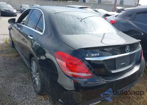 2015 Mercedes-Benz C 300 Sport 4Matic z USA, uszkodzony, nr VIN 55SWF4KB4FU007900